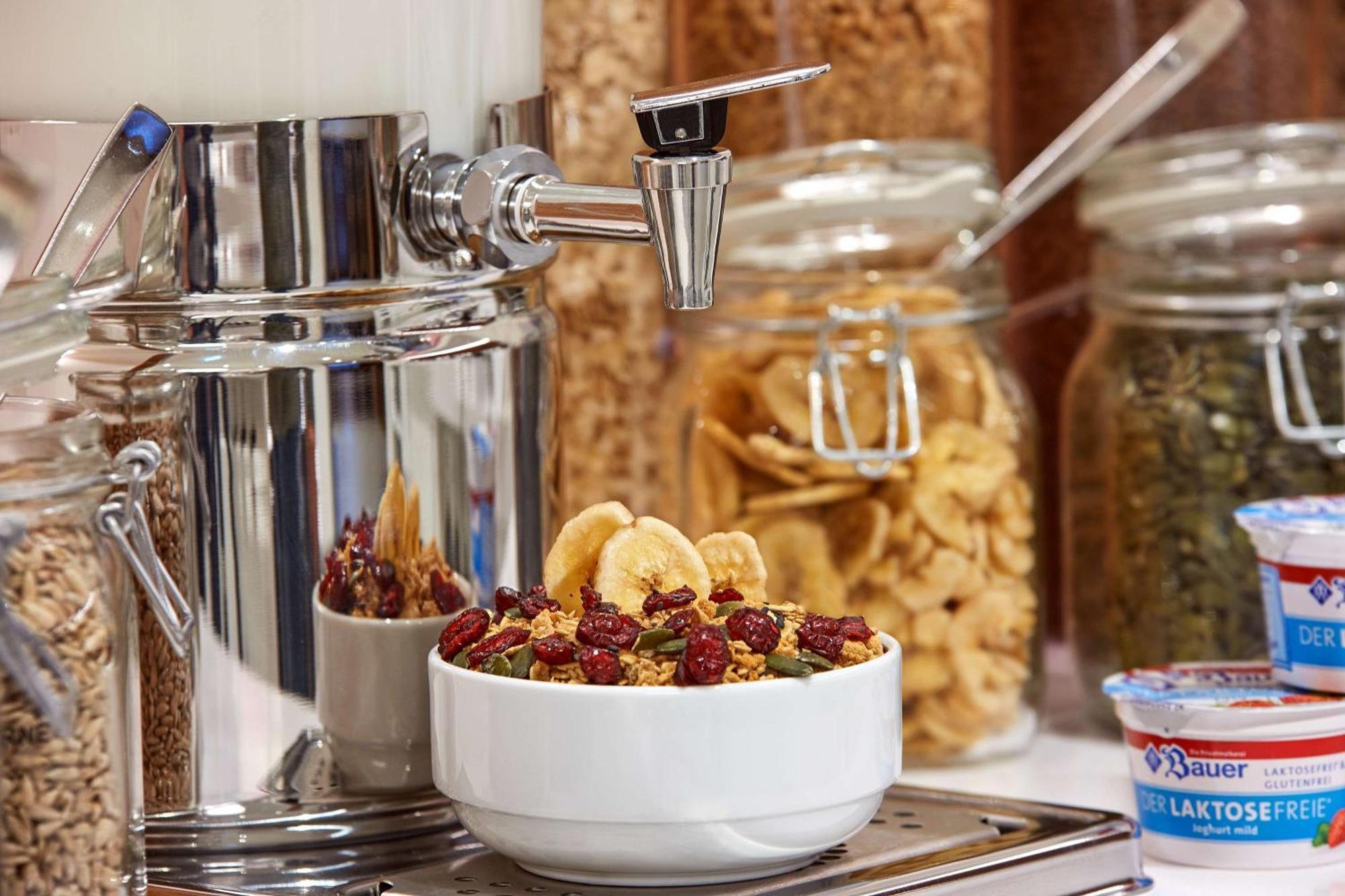 Hampton By Hilton Berlin City Centre Alexanderplatz Hotel 3*